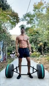 סמואל פלקון ב-2026: זה לא רק שריר – זה מי שאתה נהיה